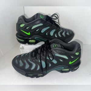 Nike Air Max Plus Drift Men's Size 7.5 Black/Green Strike Anthracite FD4290-006